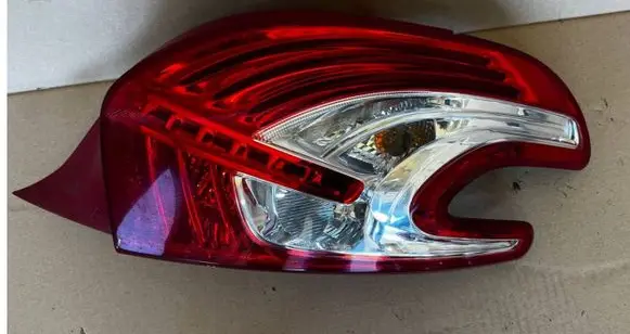 Peugeot 208 Rear/tail lights 9672628380