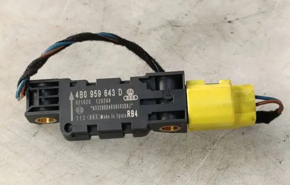 Audi A3 S3 A3 Sportback 8P Airbag deployment crash/impact sensor 4B0959643D 120208 021025