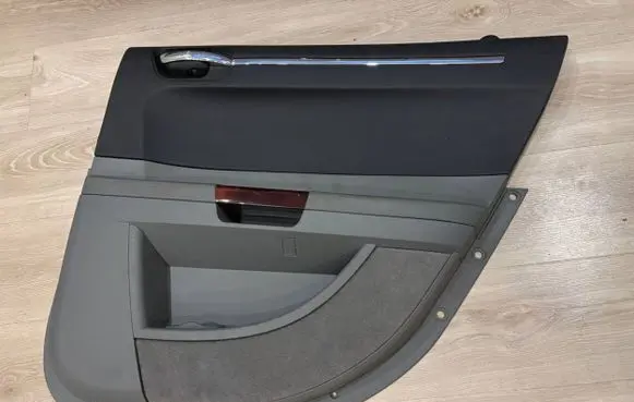 Chrysler 300 - 300C Rear door card panel trim 3612330 0XV121DDAF 5H558894
