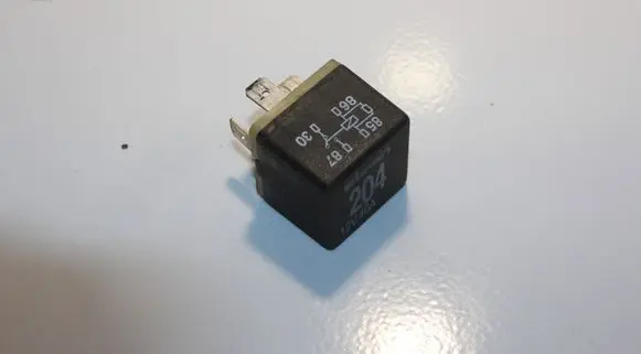 Volkswagen PASSAT B5 Other relay 431951253H