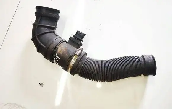 Opel Astra H Air intake hose/pipe 13105267