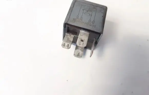 Audi A6 S6 C4 4A Other relay 8d0951253A