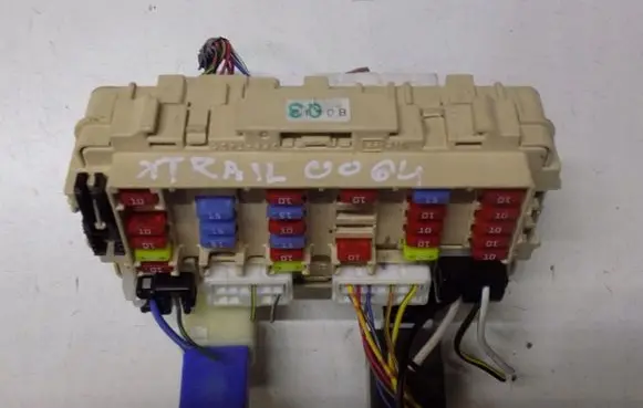 Nissan X-Trail T30 Fuse box set 213jgh32sdj
