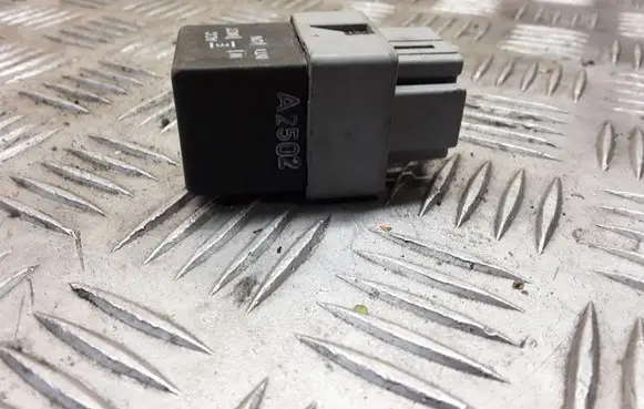 Mitsubishi Carisma Other relay MB953394 72HM100