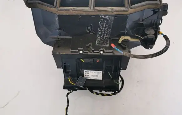BMW X3 E83 Other engine bay part 9137619