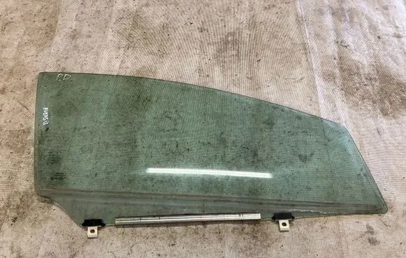 Toyota Avensis T270 Front door window glass four-door
