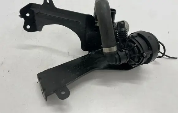 BMW 3 G20 G21 Electric auxiliary coolant/water pump 8840614