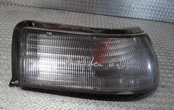 Mazda 626 Front indicator light 21061272