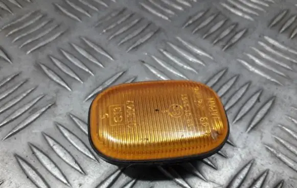 Toyota RAV 4 (XA20) Front fender indicator light e13013047 6r019461