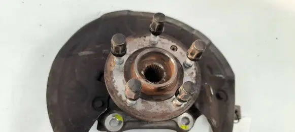 Front wheel hub