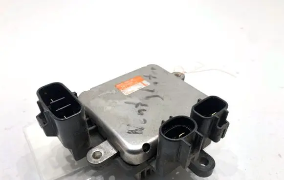 Toyota RAV 4 (XA40) Fan control module 8925730110
