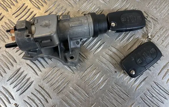 Audi A4 S4 B6 8E 8H Ignition lock 4B0905851G