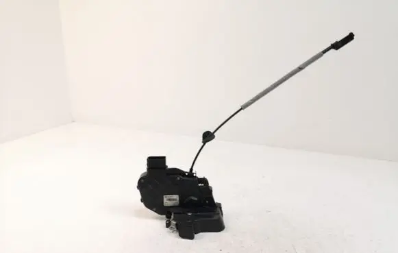 Volvo V70 Front door lock 31253277