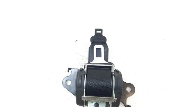 Middle seatbelt (rear)