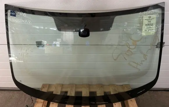Skoda Superb B6 (3T) Front windscreen/windshield window 