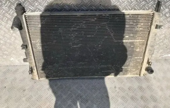 Ford Mondeo MK I Coolant radiator