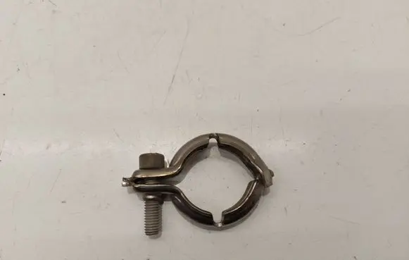 Volkswagen PASSAT B8 Muffler pipe connector clamp 04L253725C