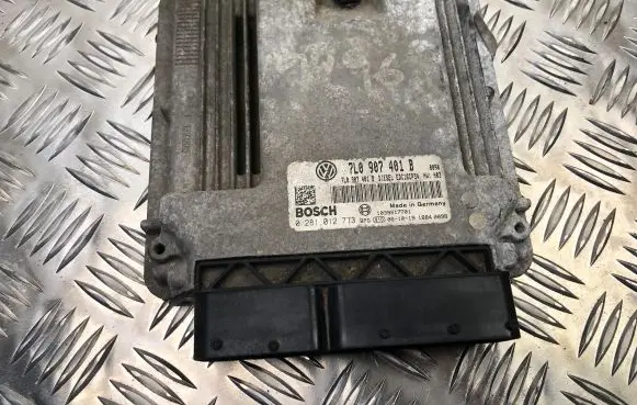 Volkswagen Touareg I Engine control unit/module 7L0907401B 0281012773 EDC16CP34