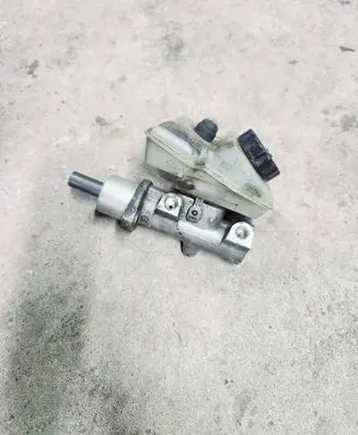 Volkswagen Transporter - Caravelle T4 Master brake cylinder