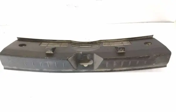 Trunk/boot sill cover protection