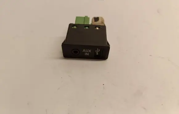 BMW X5 E70 AUX in-socket connector 9189176 61319189176