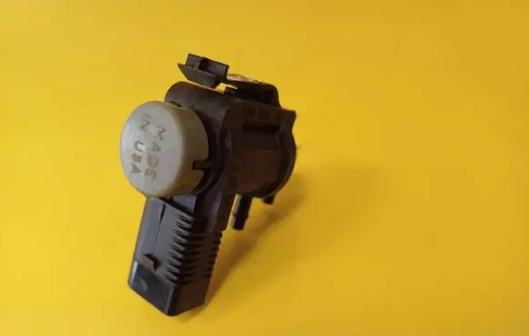 Audi A6 S6 C5 4B Turbo solenoid valve 1J0906283C