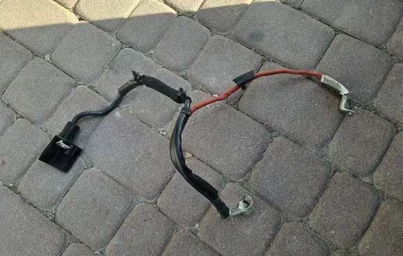 Volkswagen Golf VII Positive cable (battery) 5Q0971228K