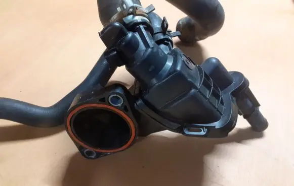 Thermostat/thermostat housing