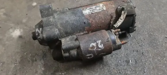 Volvo V70 Starter motor 8697576