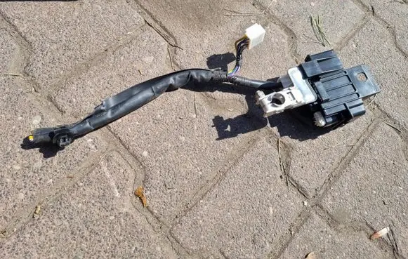 Toyota Prius (XW20) Positive cable (battery) KLEMA PLUSOWA