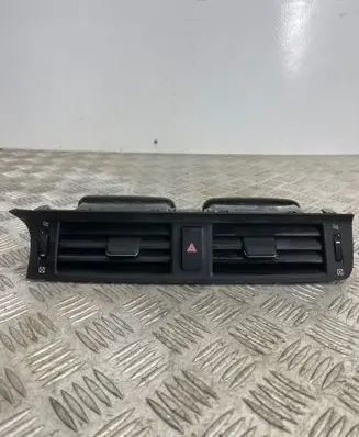 Lexus CT 200H Dash center air vent grill 5567076010 5568876010