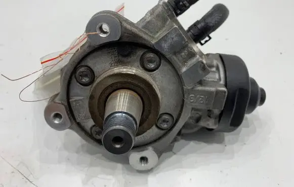 Audi A4 S4 B8 8K Fuel injection high pressure pump