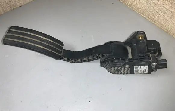 Renault Laguna III Accelerator pedal position sensor 180050001R 0280755085