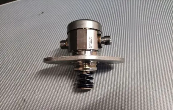 BMW 6 F06 Gran coupe Fuel injection high pressure pump 7934496