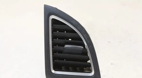 Honda CR-V Dash center air vent grill 77615T0AA1