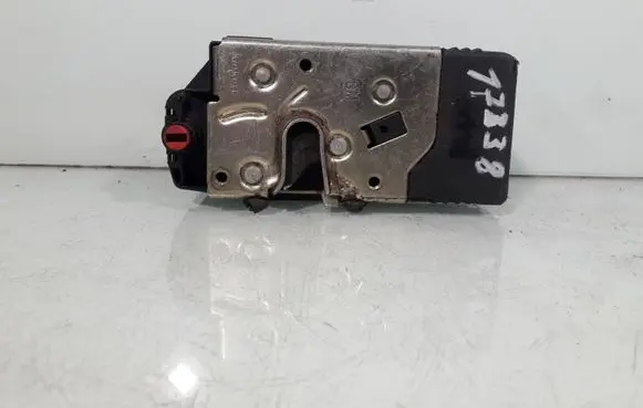 Opel Zafira A Rear door lock 90561157