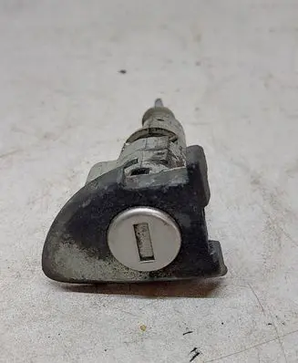 Volkswagen PASSAT B6 Front door lock (next to the handle) 3C0837167
