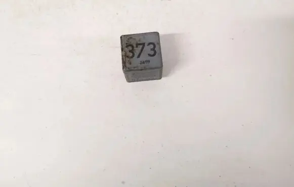 Volkswagen PASSAT B5 Other relay 8d0951253a v23134-b52-x301