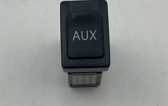 Toyota Avensis T270 AUX in-socket connector 8619005010 CALS6870G