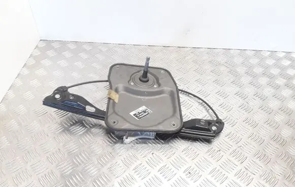 Rear door manual window regulator