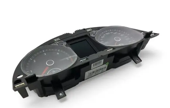 Volkswagen PASSAT B7 Speedometer (instrument cluster) 3AA920871A