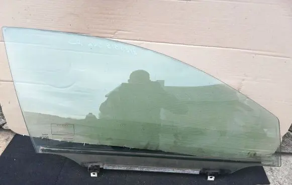Toyota Avensis T250 Front door window glass four-door