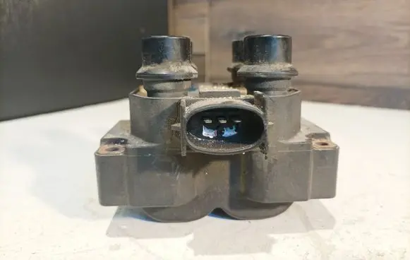 Ford Escort High voltage ignition coil 928F12029CA