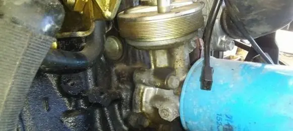 Nissan Primera Oil filter mounting bracket