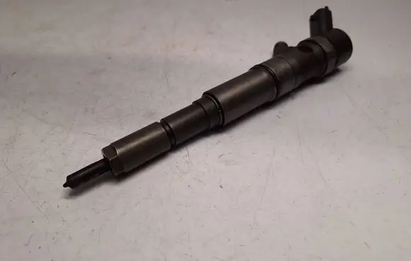 BMW 5 E39 Fuel injector 7785984 13537785984 0445110266