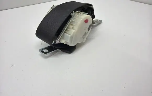 BMW 5 E60 E61 Rear seatbelt 33061260B 1011080701 DY00X270