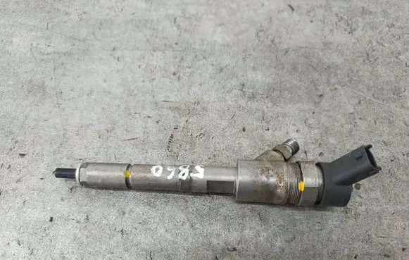 Toyota Yaris Fuel injector 