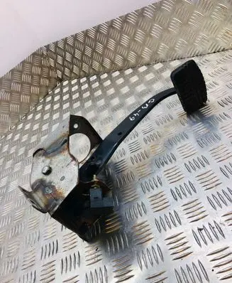 Hyundai Terracan Brake pedal