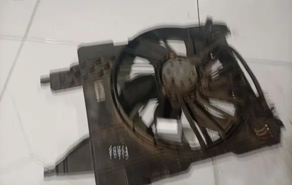 Renault Scenic II - Grand scenic II Radiator cooling fan shroud 