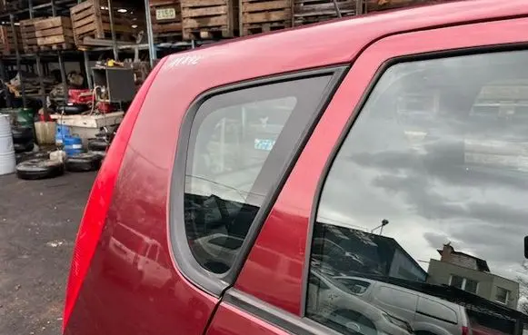 Mitsubishi Colt Rear side window 